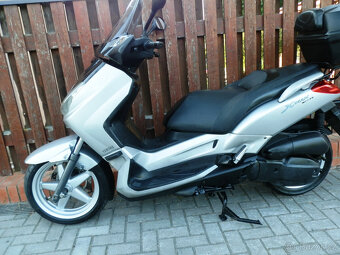 Yamaha X-Max 125 - 8