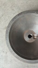 Malá litinová stojanová vrtačka tovární výroby - 8