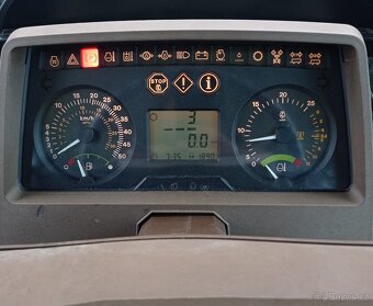 Traktor John Deere 6920S - 8