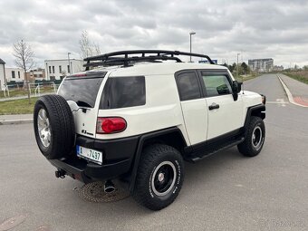 Toyota FJ Cruiser bez koroze s plnou výbavou do terénu - 8