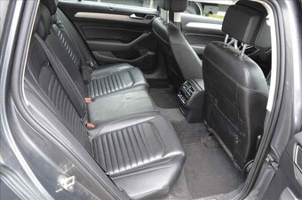 Volkswagen Passat Variant 2,0 BITDI DSG 4-MOTION RV2017 - 8