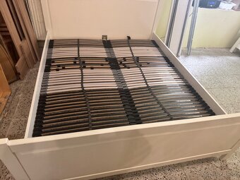 Hezká bílá postel-letiště IKEA HEMNES 160x200 - 8