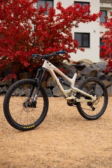YT Capra CF Comp 2020 - 8