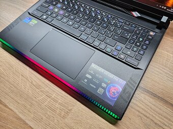 4K 16" UHD_MSI RAIDER GE68HX_i9-13950HX_32GB_RTX 4070 8GB - 8