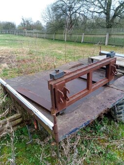 Čelní nakladač na malotraktor ISEKI - 8