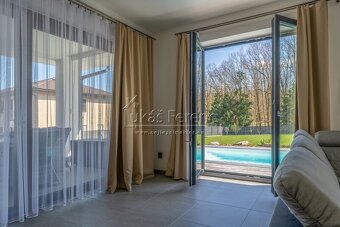 Prodej, rodinný dům, dispozice 4+kk/Garáž, terasa, bazén, po - 8
