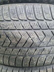 Zimní pneu 285/45 R20 - 8
