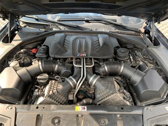 BMW M5 F10 4.4 V8 - 8