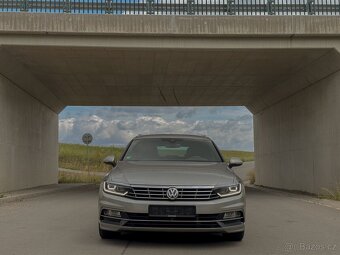 VW PASSAT R-LINE 1.MAJ 138TKM MATRIX KAMERY 360 TAŽNÉ - 8