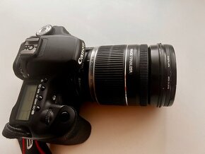 Prodám zrcadlovku Canon EOS 50D s příslušenstvím a bleskem - 8