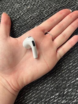 AirPods 2021 s bezdrátově nabíjecím pouzdrem - 8