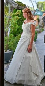 Svatební šaty s vlečkou - 8