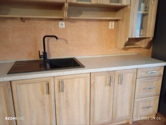 Kuchyňská linka s kamenným dřezem - 8