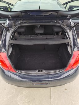 PEUGEOT 208 1.0 - 8