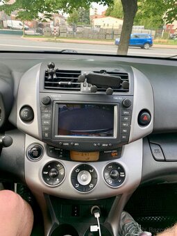 Toyota RAV4 - 8