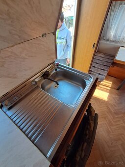 Karavan hobby DE LUXE - 8