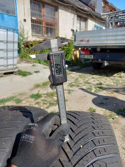 225/45R18 - 8