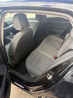 Prodám VW Golf 8 v záruce jeste rok - 8