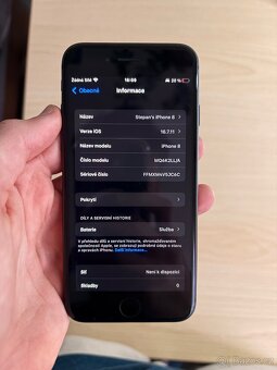 iPhone 8 64GB + originál příslušenství - 8