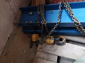 Kladkostroj/vrátek Demag - 8