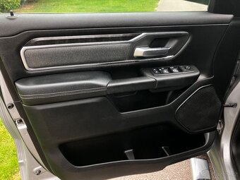 Dodge Ram 1500 5.7 V8 HEMI - 4x4 - 2019 - BIGHORN - 8