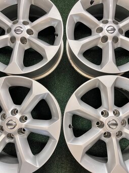 6x114,3 R17 Originál Alu Nissan Navara - ET 30 - 8