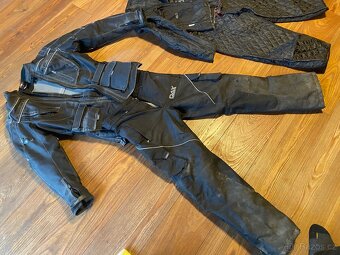 Moto kombinéza s termo výstelkou a helmou - 8