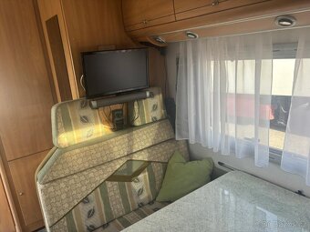 OBYTNÉ AUTO BURSTNER - ZIMNÍ VERZE AUTA , KRÁSNÝ STAV - 8