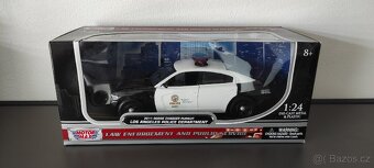 Modely aut 1/24 - Motormax 2 - 8