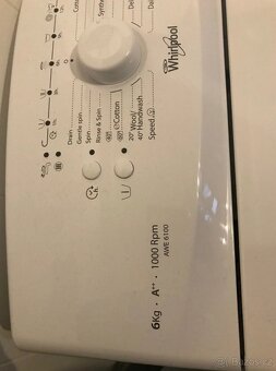 úzká pračka s horním plněním Whirlpool A+ - 8