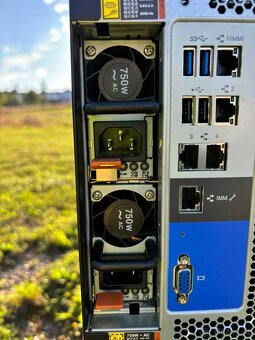 Server Lenovo x3500 m5 - 8