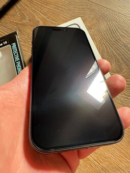 Zánovní IPhone 15 128gb - 8