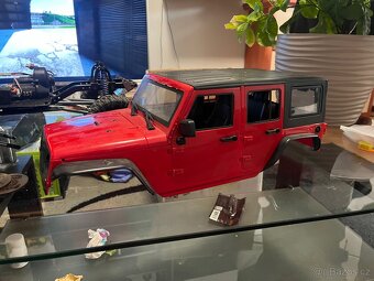 Custom podvozek na bázi Axial SCX10 III + kastle JEEP - 8