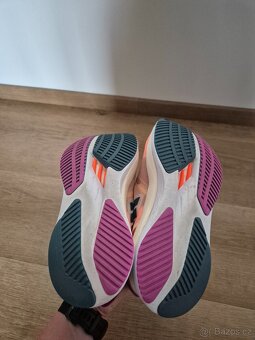 Běžecké boty Adidas ADIZERO BOSTON 11 vel.37 1/3 - 8
