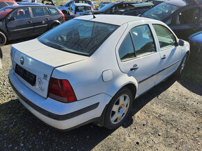 VW BORA V5 2,3i 110kW AGZ 1999 - dily z vozu - 8
