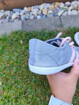 Dámské boty ADIDAS šedé ve vel. 40 - 8