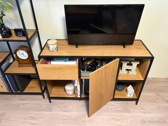 Stylový set nábytku – komoda, police, konferenční stolek - 8