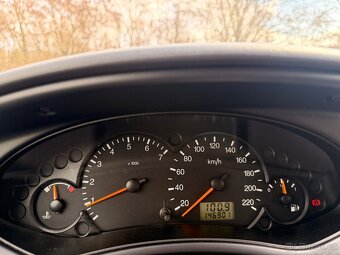 Ford Focus r. 2004 - 8