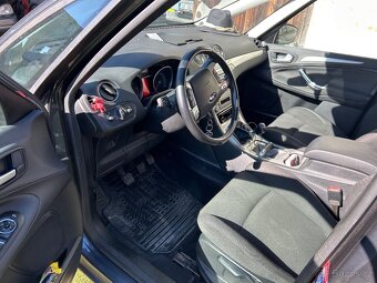 Ford S MAX - 8