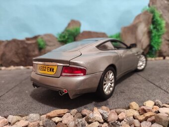 prodám model 1:18 aston martin vanquish - 8