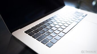 Macbook Air M3 2024 15, Starlight, 8GB ram, 512 SSD, záruka - 8