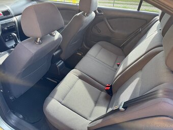 Škoda Octavia Tour 1.6 MPI 75Kw - 8