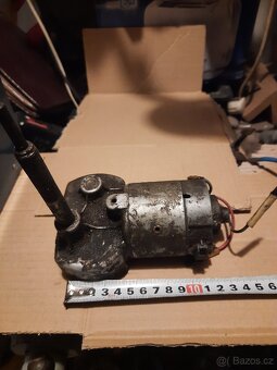 Prodám elektromotor 5.5kw,závaží,díly, - 8