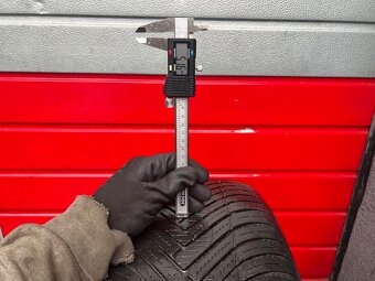 Original ALU kola VW AVIGNON 19" 9J ET60 + pneu 255/50/R19 - 8