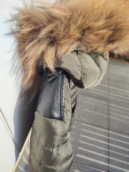 Khaki prošívaná bunda s kožešinou - 8