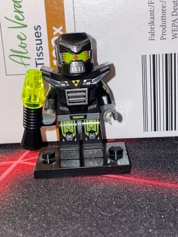 Lego postavičky nebo součástky - 8