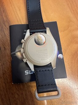 Hodinky Omega x Swatch - Mission to Jupiter, SO33C10 - 8