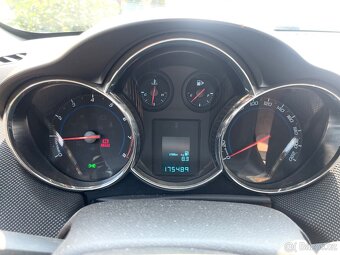 Chevrolet Cruze 1.8 - 8