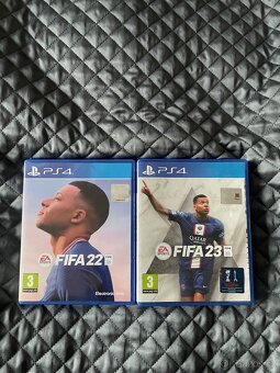 Prodám ps4 500GB+2 ovladače+8her - 8