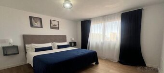 Stylový duplex se 2 ložnicemi a výhledem na oceán na prodej - 8